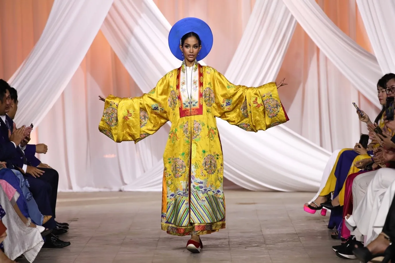 "AO DAI SHOW" tại nhà máy chè cổ 1927